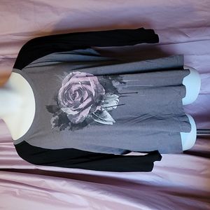 Torrid size 4 (24) raglan screen print floral rose graffiti spray paint style